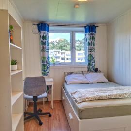 Private Room in a shared Apartment with Mountain Views & Greenery