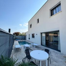 Maison 3 chambres avec piscine by Ayline, khách sạn ở Fons-outre-Gardon