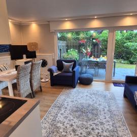 Beach & Breeze Ferienwohnung mit Terrasse Scharbeutz, отель в Шарбойце