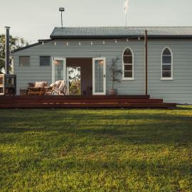 The Church On The Lake, Hotel in South Bingera