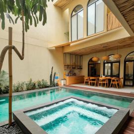 Cottonwood Villa Magnolia B - Jacuzzi Billyard BBQ, hotel in Bandung