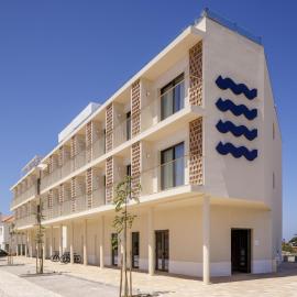 Amarello Hotel Praia Santo André, Tapestry Collection by Hilton, ξενοδοχείο σε Santiago do Cacém