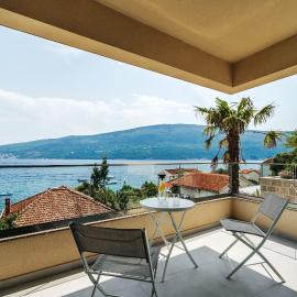 Adriatica sea view apartment, Hotel in Baošići