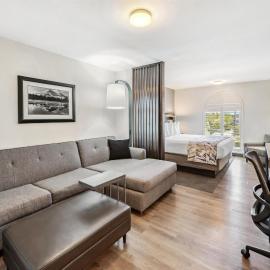 Best Western Plus Hilltop Inn, khách sạn ở Redding