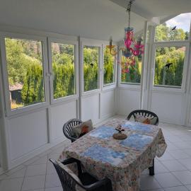 Spacious and Luminous 3 Bedroom Apartment in a Bungalow