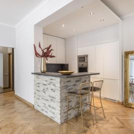 Central Kaunas Luxury Apartment with Free Parking, hotel in Kaunas