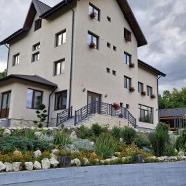Roua Dimineții, hotell i Rucăr