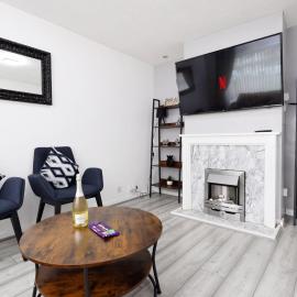 Lovely 3-Bed in Scenic Aberdare!, hotel in Aberdare