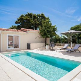Villa Cvita for 2 people near Pula with private heated pool