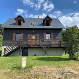 Chalet Louise 16 personnes - 5 chambres, hotel in Murat-le-Quaire