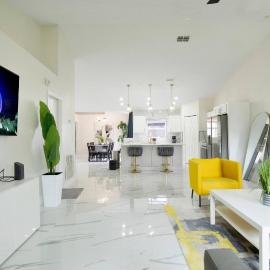 The Four at Bartow, 4BR Retreat, hotel di Bartow
