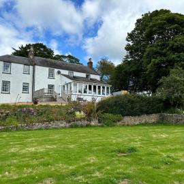 Little Kenny Farmhouse, hotel a Kirriemuir