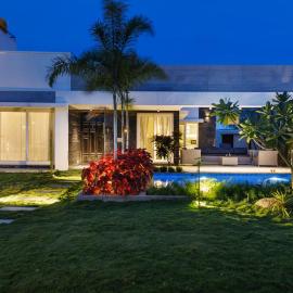 The Garden Stay by StayJade Pool Lawn 1h HSR, hotel i Hosur