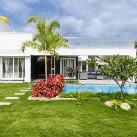 The Garden Stay by StayJade Pool Lawn 1h HSR, hotel v destinácii Hosūr