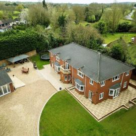 Stratford 4 BR Family Mansion with Swim Spa, Gym BBQ