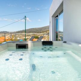 Casa Alan by Rent2u, Lda, hotel in Arco da Calheta