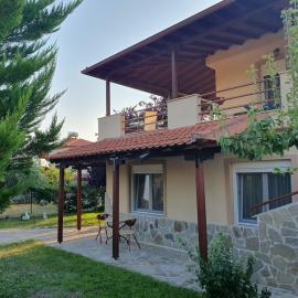 Ahch-To Serenity Villa, hotel in Karianí