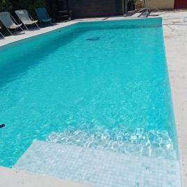Le Val du Corsaire Petit déj compris, piscine, parking, מלון בColonzelle