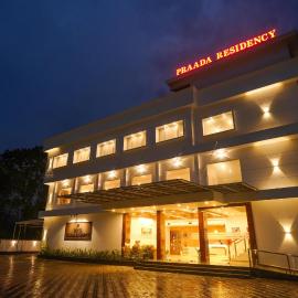Hotel Praada Residency، فندق في كوتامانغْلام