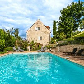 Le Prieuré beautiful 4 bedroom stone apartment with pool