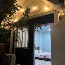 Cabin Staycation KLIA Sepang by AziziCameron, hotelli Sepangissa