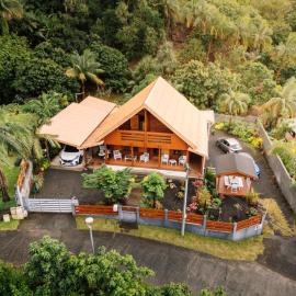 Chalet des laves, hotel in Sainte-Rose