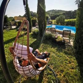 appartement avec piscine commune le chêne blc, хотел в Гаргас