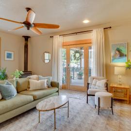Half-Mi to Scotts Mills Falls: Wine Country Apt, hotel en Scotts Mills