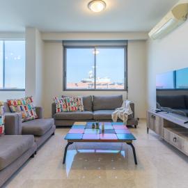 Beytna - Classy 3-BR Apartment & Terrace in Mansourieh