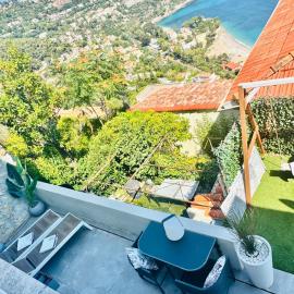 Studio vue mer dans villa moderne, hotel in Roquebrune-Cap-Martin