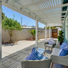 7 Mi Huntington Beach: Family Home w/ Patio!, hotel a Midway City
