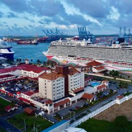 Radisson Colon 2000 Hotel & Casino at Cruise Port & Duty Free Mall, hotell i Colón
