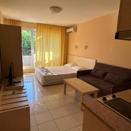 Harmony Hills Tomovi Apartament G24, hotel em Rogachevo