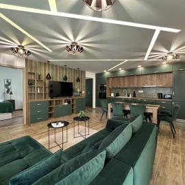 Sunshine Homes Luxury Apartmanok, hotel in Zamárdi