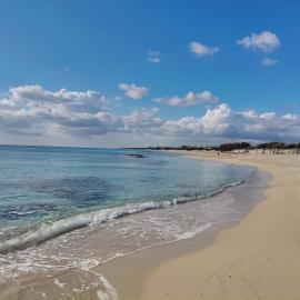 Casa con veranda a 10 min dal mare, hotell i Lizzano