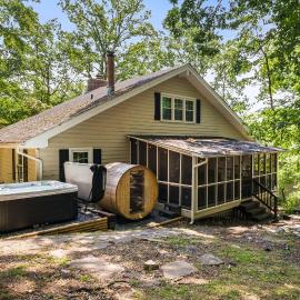 Cozy Retreat - Sauna Hot Tub & Game Room in VA
