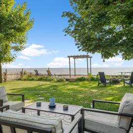 Birds Eye View on Erie with Hot Tub & Game Room, hotel a Leamington
