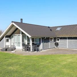 8 person holiday home in Humble-By Traum, hotel en Humble