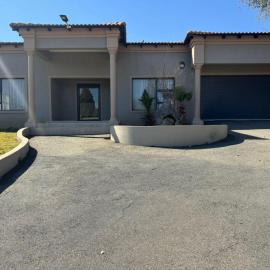 Klerksdorp में, होटल Orkney Villa