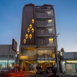 Yellow Star Gejayan Hotel、ジョグジャカルタのホテル