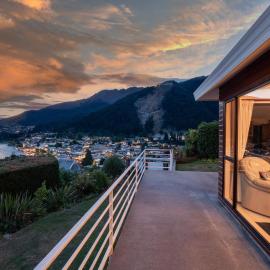 Remarkable View in Central Queenstown