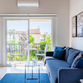 Viesnīca Lazuli Stylish 1-BR Apt W Pool & Balcony in Larnaca pilsētā Voroklini