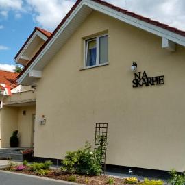 Na Skarpie, hotel Wyszkówban
