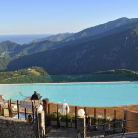 Air-conditioned with a pool,spa and fitness centre, hotel v destinaci Magliolo