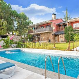 Flat in Galapagar with Spa and Mountain Views, hotelli kohteessa Galapagar