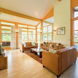 Villa in Biddinghuizen by Lake Vulwe, hotel a Biddinghuizen