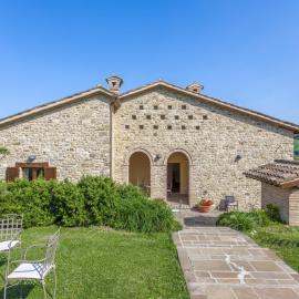 Beautiful Villa in Belforte all'Isauro with Swimming Pool
