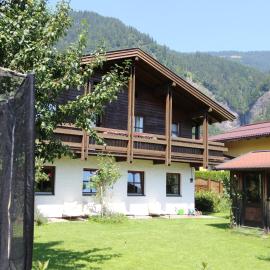 Quaint Mansion near ski bus in Goldegg