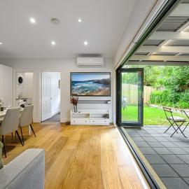 Wahroonga 2Br warm home near train