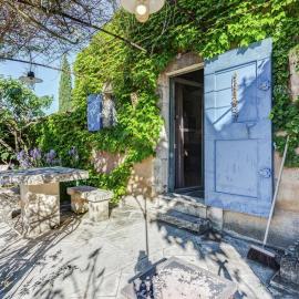 Charming Cottage in Oppède amidst Vineyards